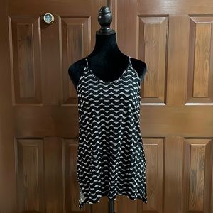 NWT Old navy women’s XSMALL black and white flowing tank top